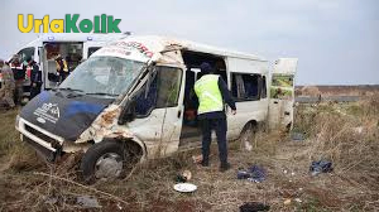 Şanlıurfa'da Minibüsün Kaya Duvarına Çarptığı Kaza Anı Güvenlik Kamerasında!