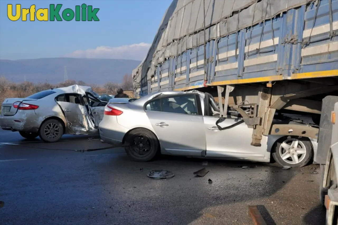 Şanlıurfa'da Park Halindeki Kamyonun Altında Kalmaktan Kurtuldular!