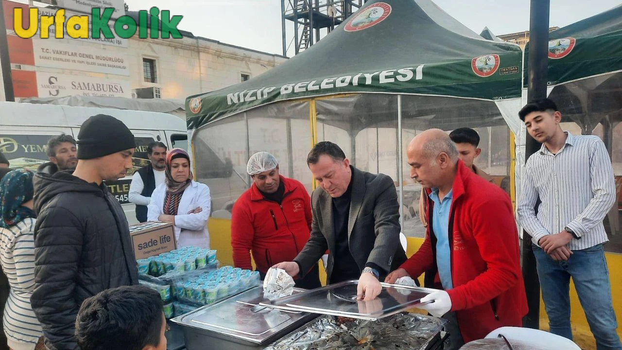 Nizip Belediyesi Ramazan'da İftar Çadırları Kurarak Vatandaşlara Yardım Eli Uzatıyor