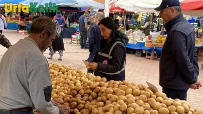 Haliliye Belediyesi Pazar Yerlerinde Denetimleri Artırarak Halk Sağlığını Koruma Kararlılığını Gösteriyor.